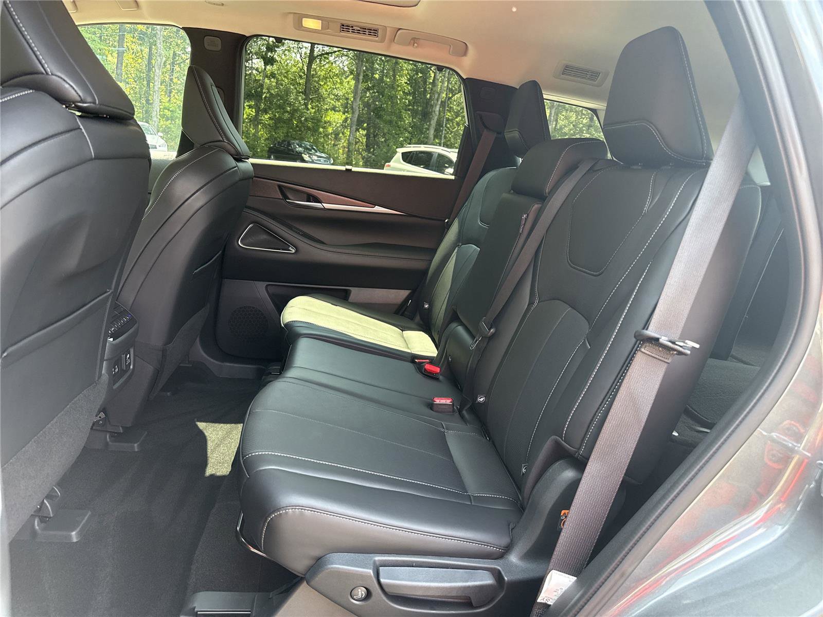 Certified 2025 INFINITI QX60 Sensory w/ Cargo Package image 9