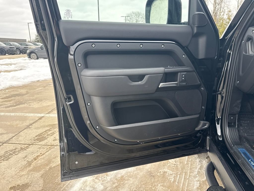 New 2026 Land Rover Defender 130 V8 image 9