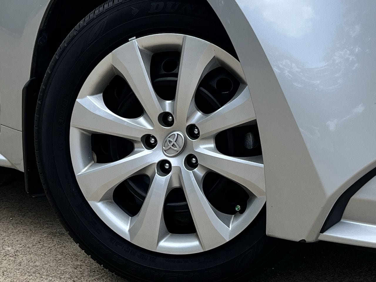 Used 2025 Toyota Corolla LE FWD image 27
