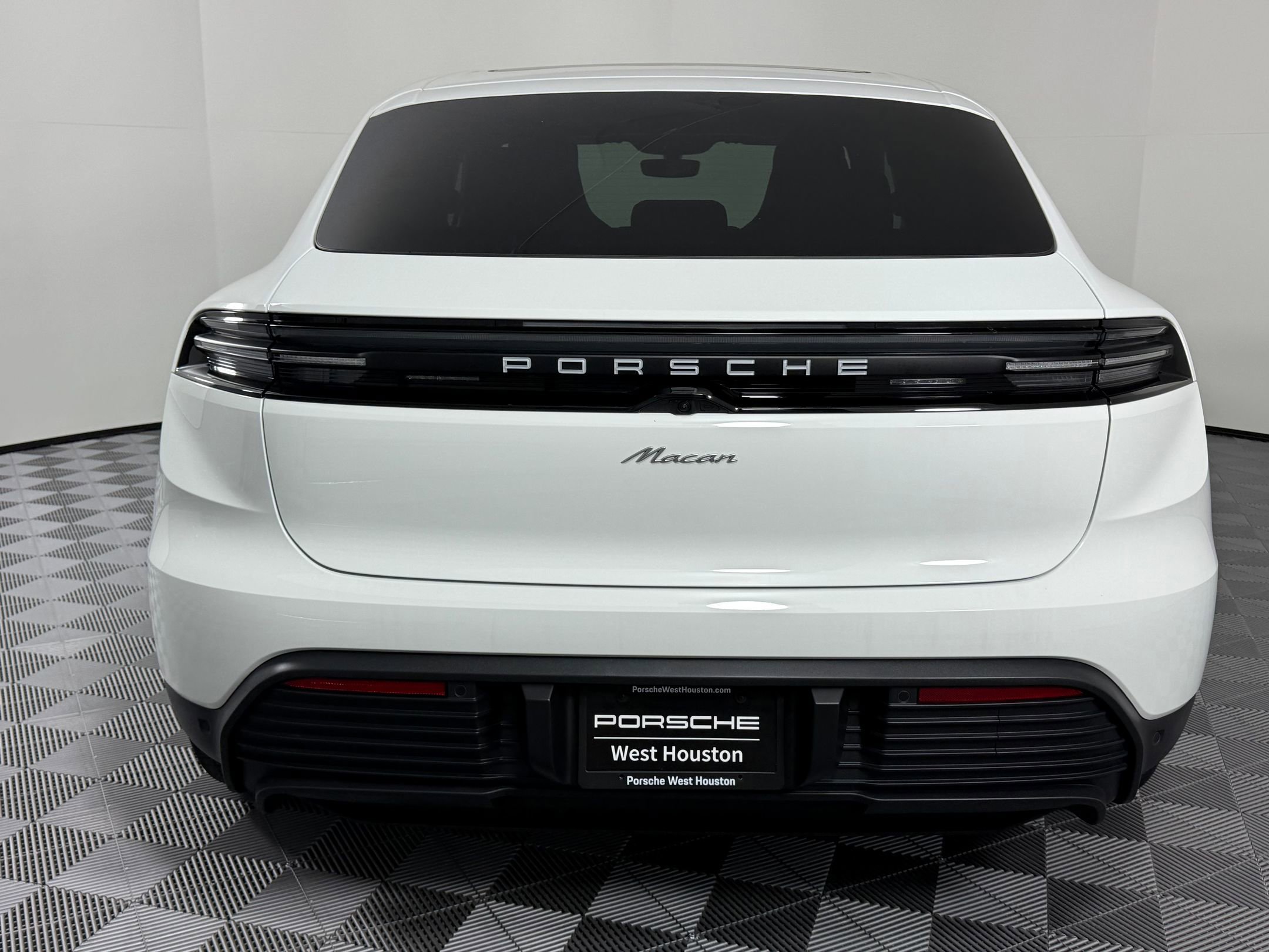 New 2025 Porsche Macan Electric image 10