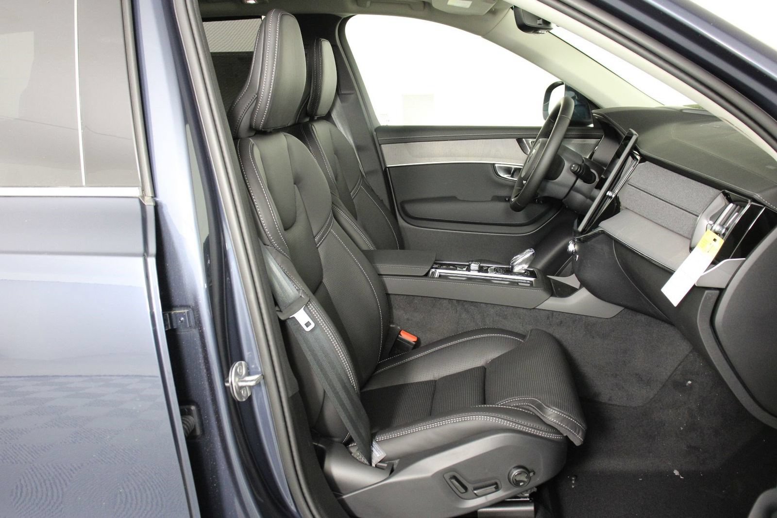 New 2026 Volvo XC90 B6 Ultra w/ Protection Package AWD/4WD image 10