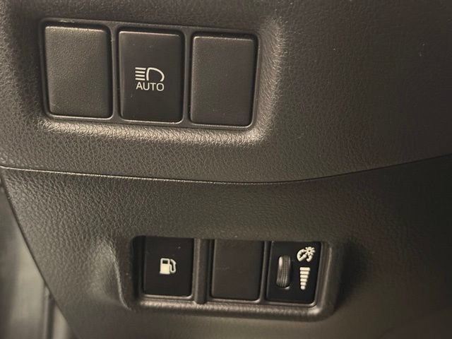 Used 2020 Toyota C-HR LE FWD image 11