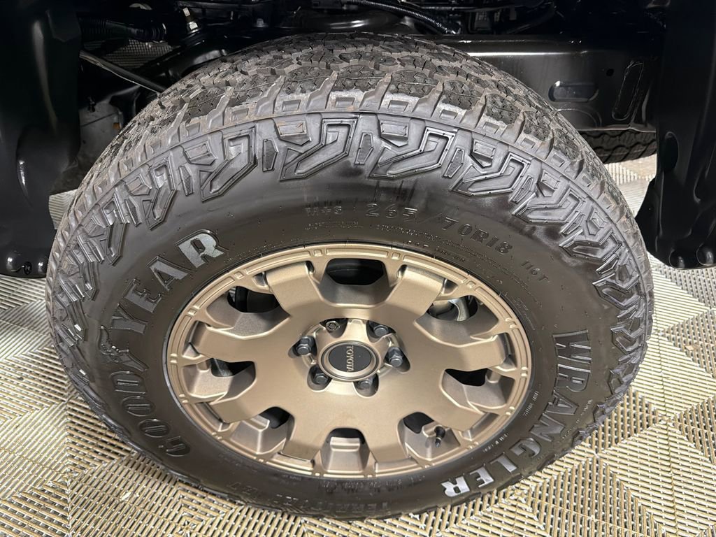 Used 2025 Toyota Tacoma Trailhunter image 19