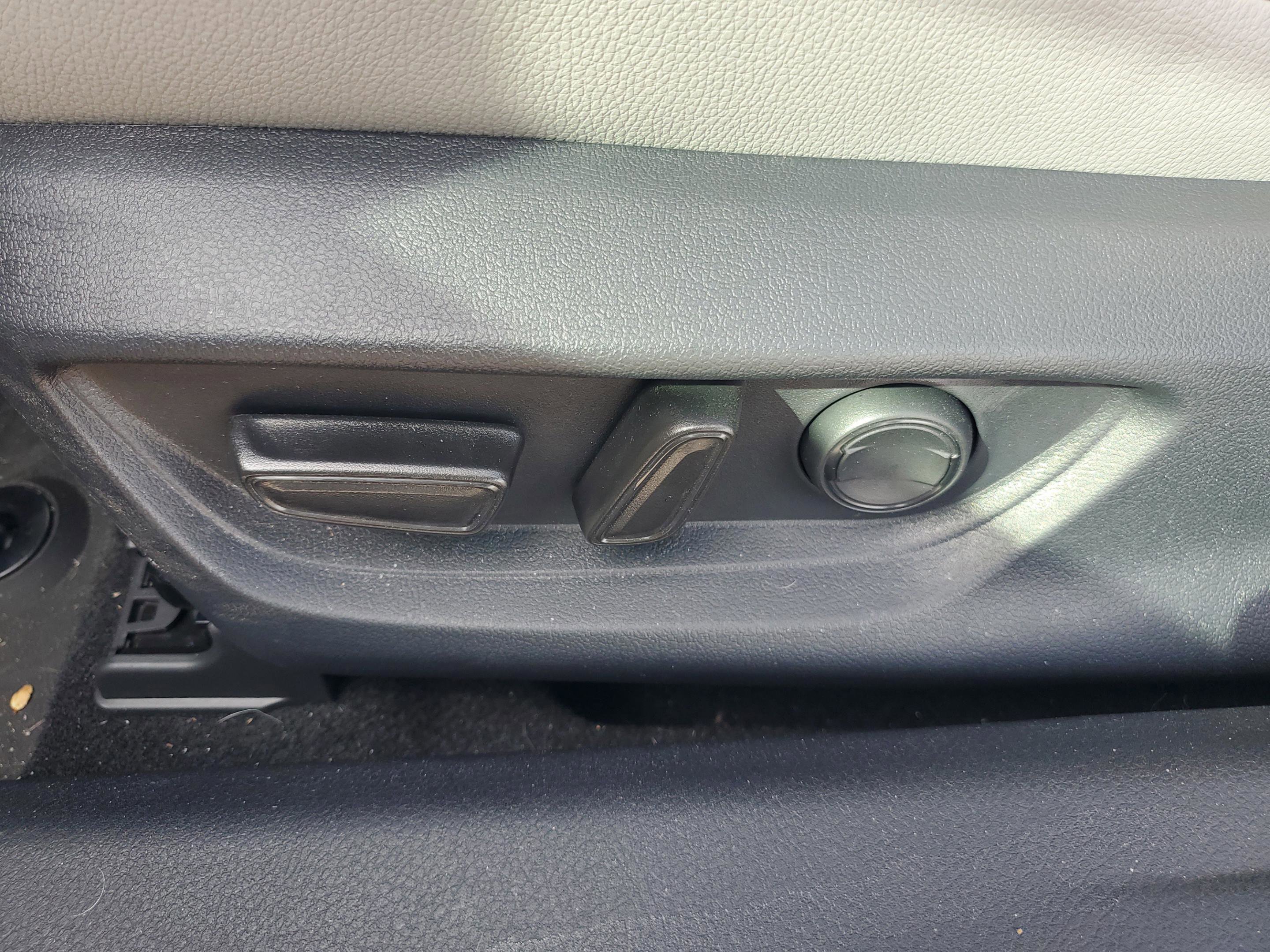 Used 2025 Toyota Camry SE image 13