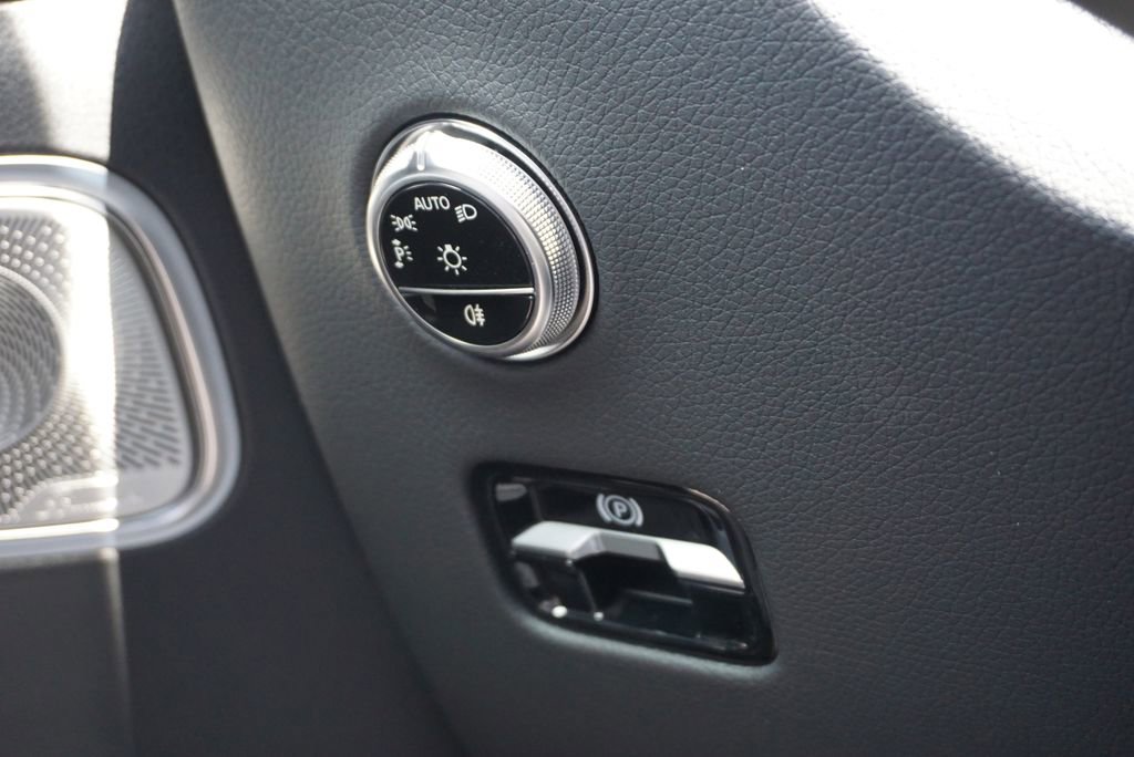 Certified 2025 Mercedes-Benz GLC 300 4MATIC image 31