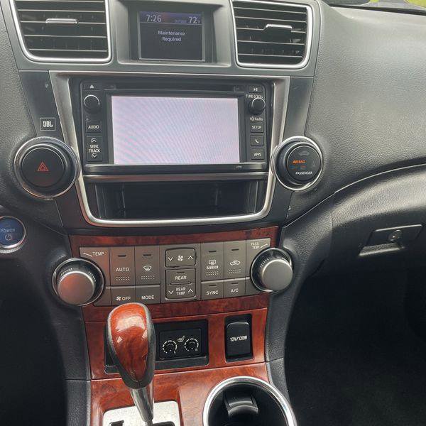 Used 2013 Toyota Highlander Limited AWD/4WD image 17