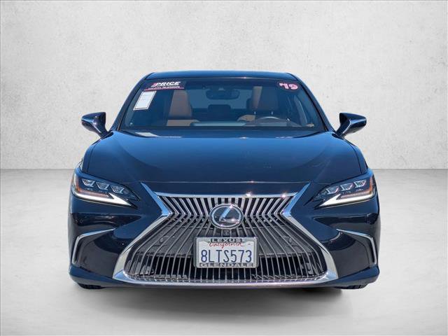 Used 2019 Lexus ES 350 Ultra Luxury w/ Accessory Package 2 FWD image 2