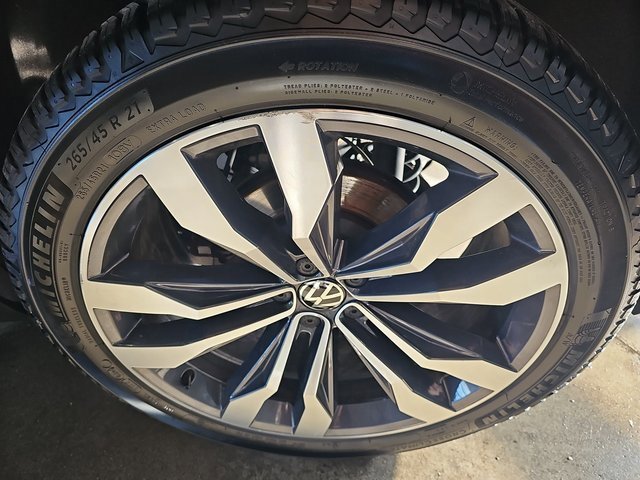 Used 2021 Volkswagen Atlas SEL R-Line image 36