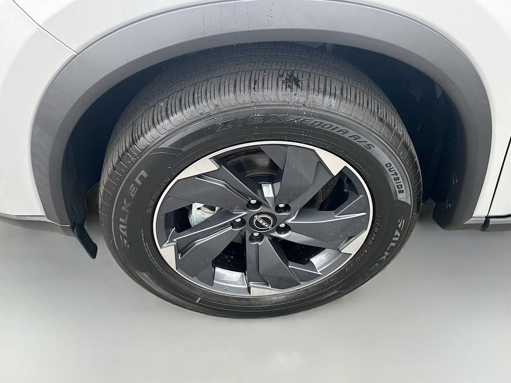Certified 2025 Nissan Rogue SV FWD image 29