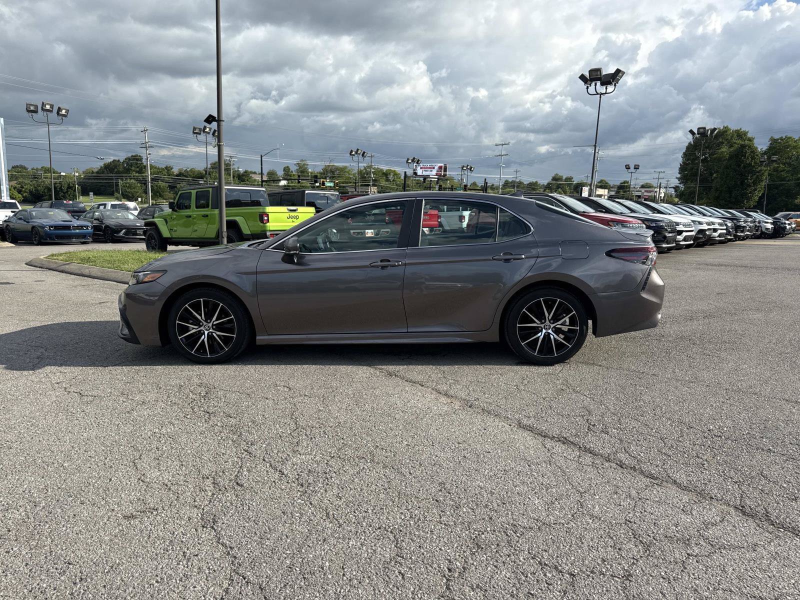 Used 2024 Toyota Camry SE FWD image 8
