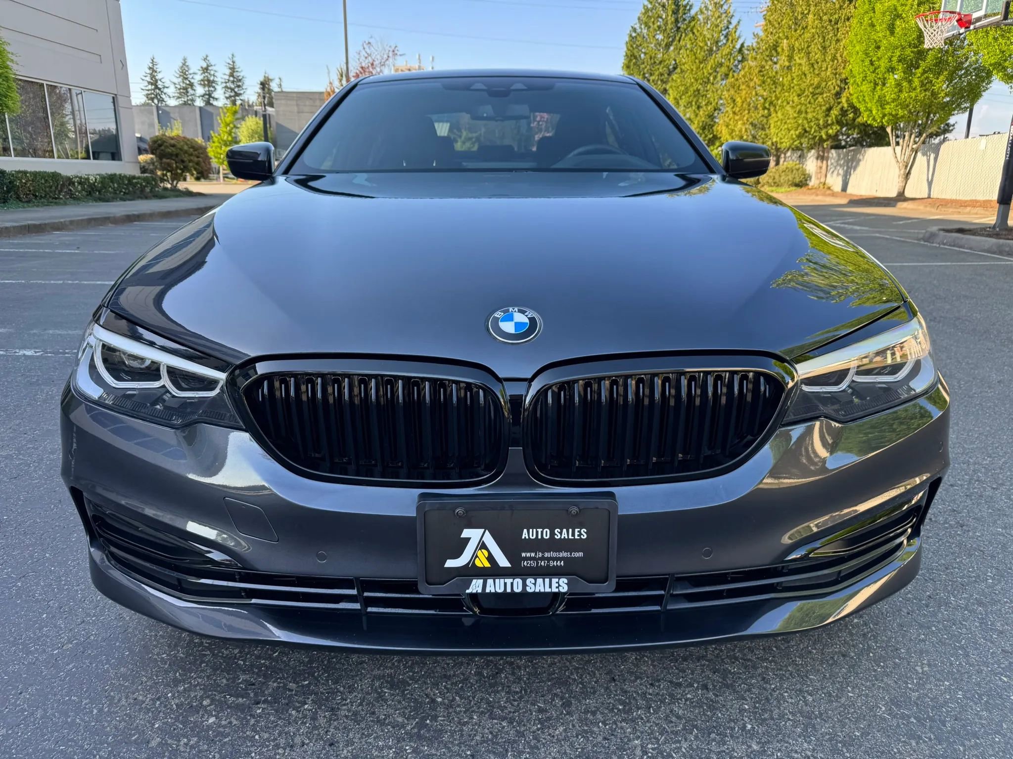 Used 2019 BMW 530e xDrive AWD/4WD image 3