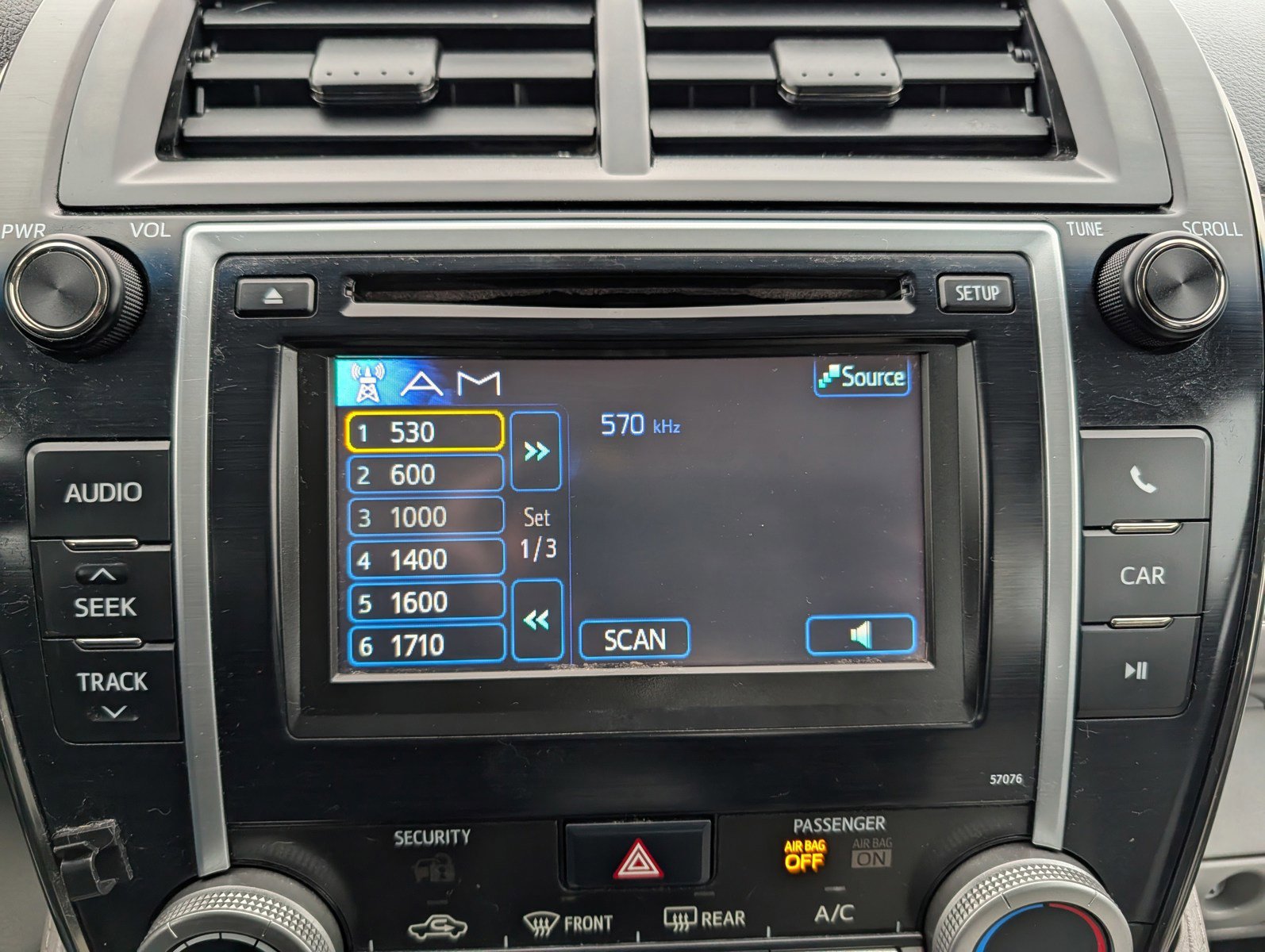 Used 2013 Toyota Camry LE image 20