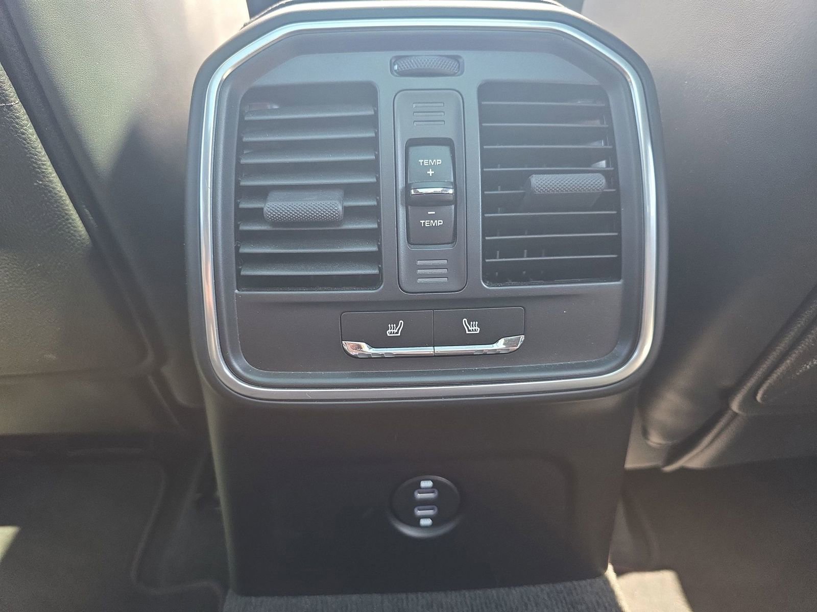 Used 2020 Porsche Macan image 14