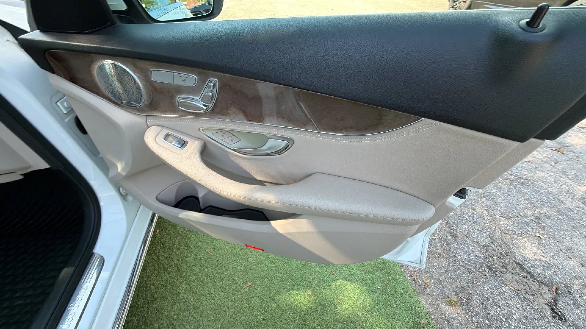 Used 2015 Mercedes-Benz C 300 4MATIC Sedan image 25