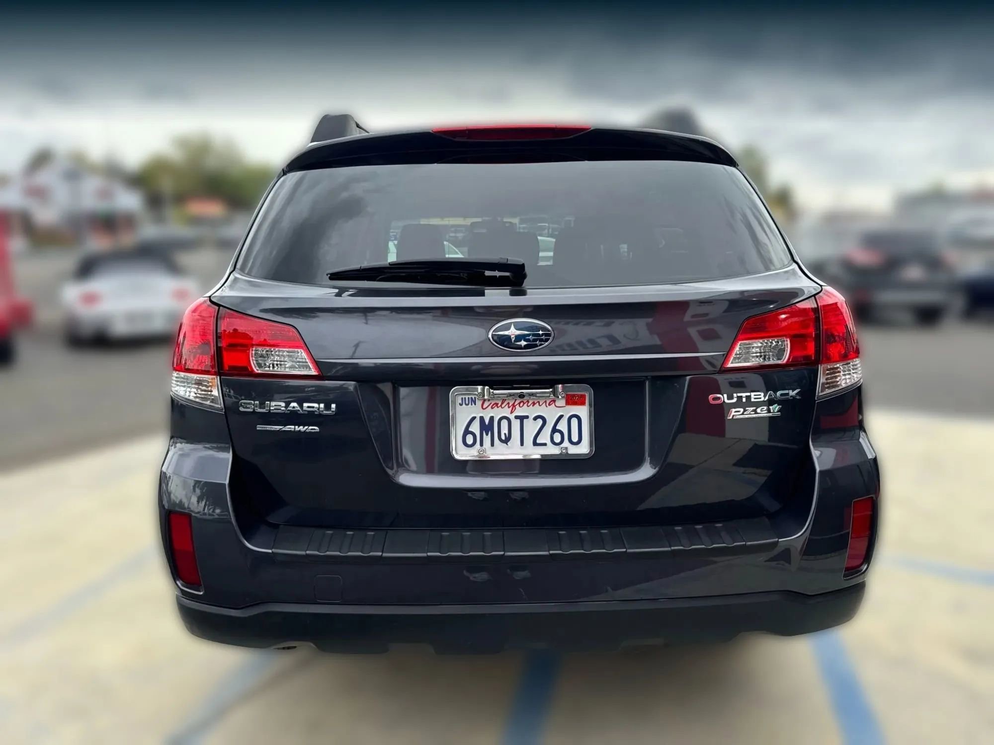 Used 2010 Subaru Outback 2.5i Limited image 4