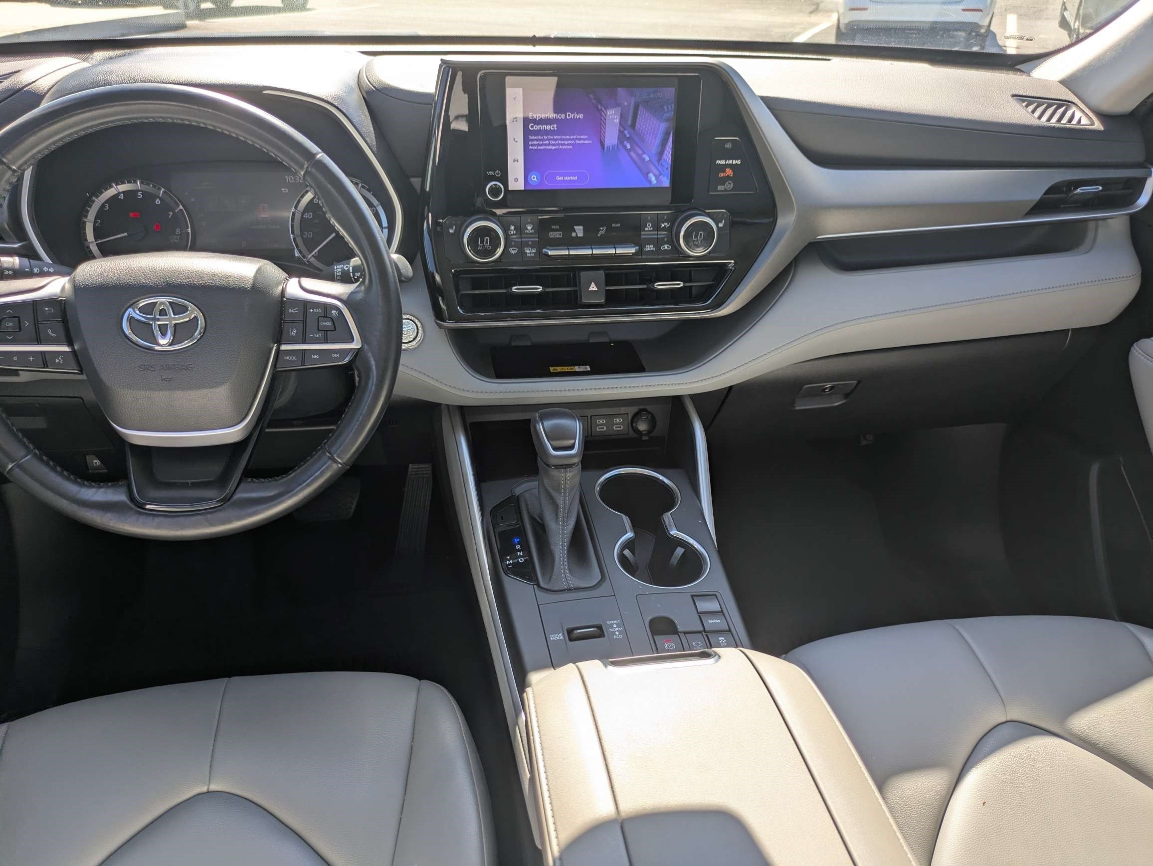 Used 2023 Toyota Highlander XLE FWD image 22