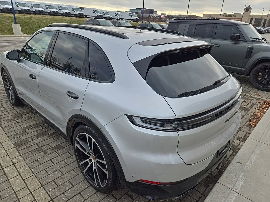 Used 2025 Porsche Cayenne GTS image 7