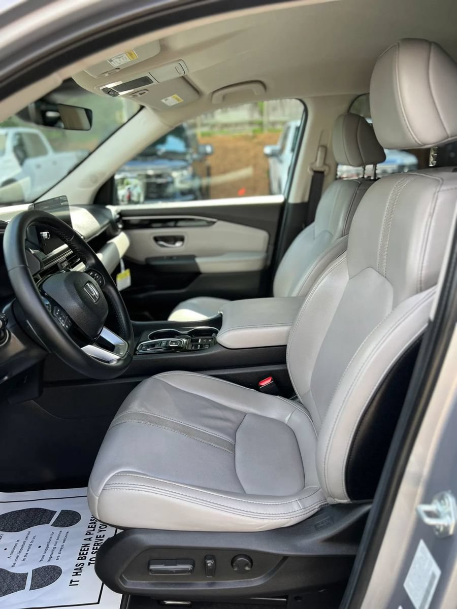 Used 2025 Honda Pilot EX-L image 14