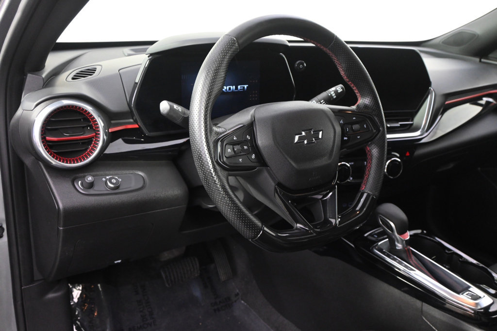 Used 2024 Chevrolet Trax RS w/ Sunroof Package FWD image 12