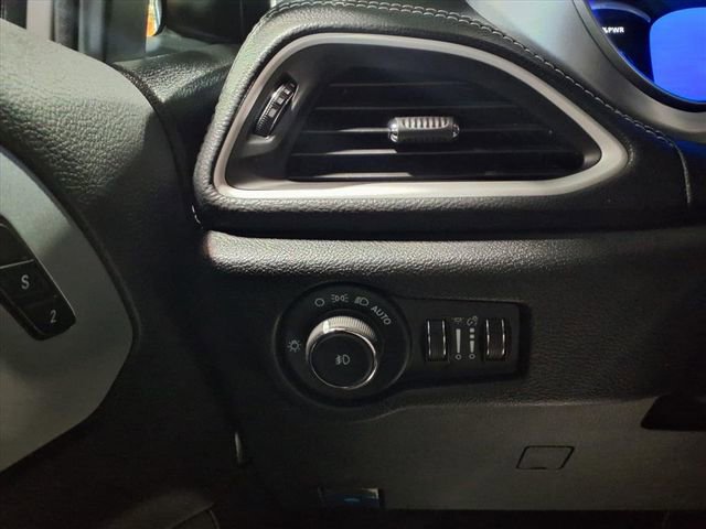 Used 2024 Chrysler Pacifica Select image 18