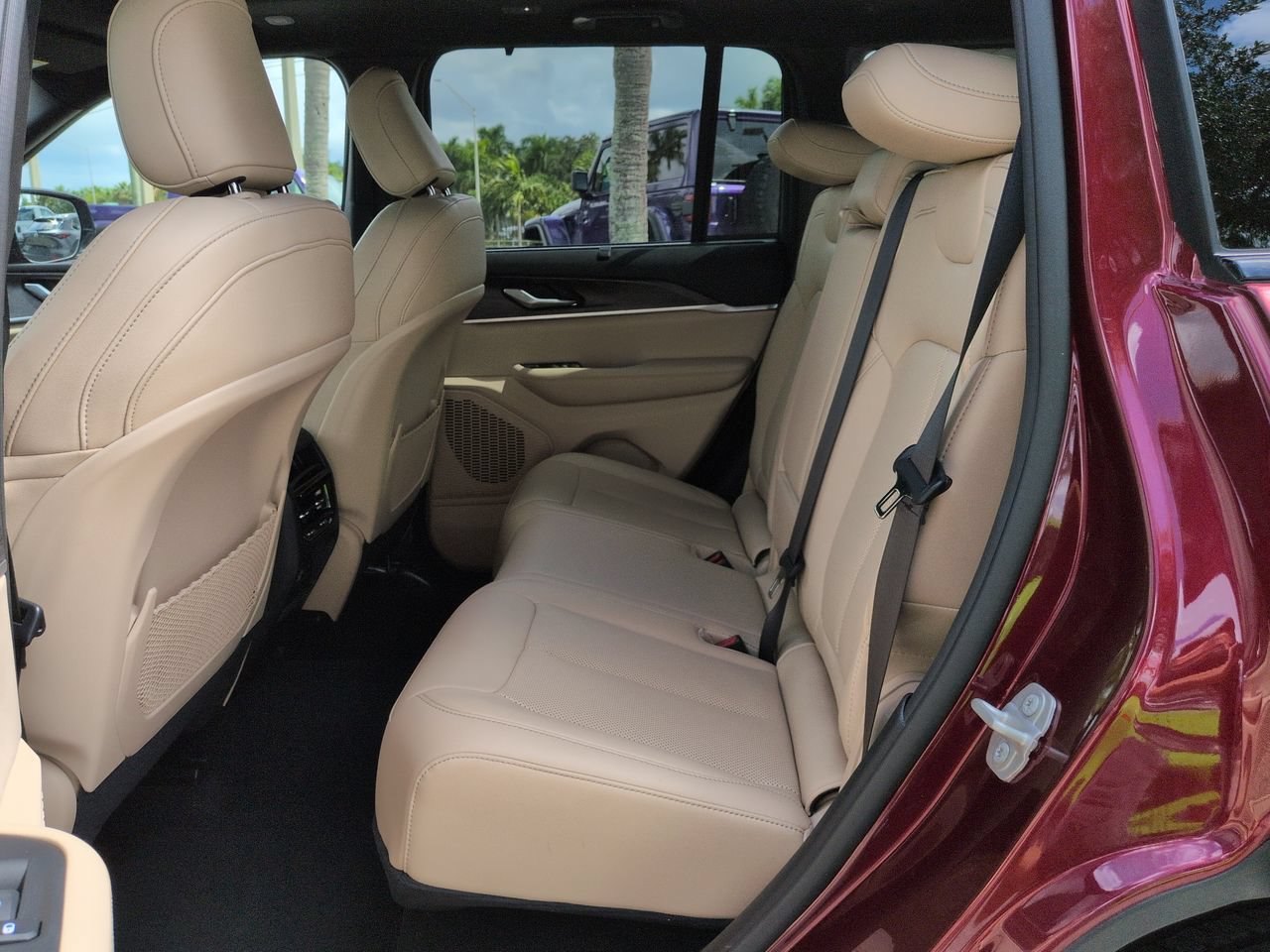 Used 2024 Jeep Grand Cherokee Limited w/ Luxury Tech Group II AWD/4WD image 14