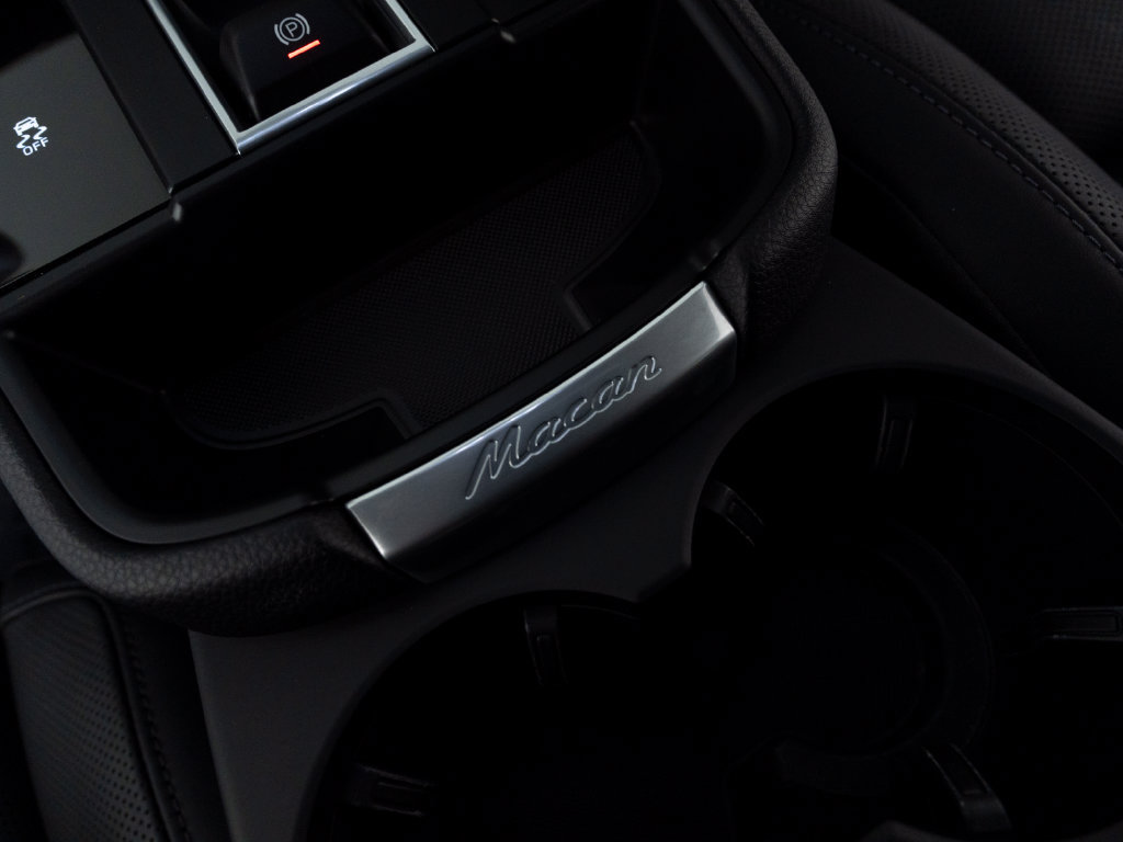 Certified 2026 Porsche Macan AWD/4WD image 29