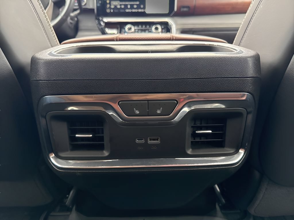 Used 2024 GMC Sierra 3500 Denali Ultimate AWD/4WD image 15