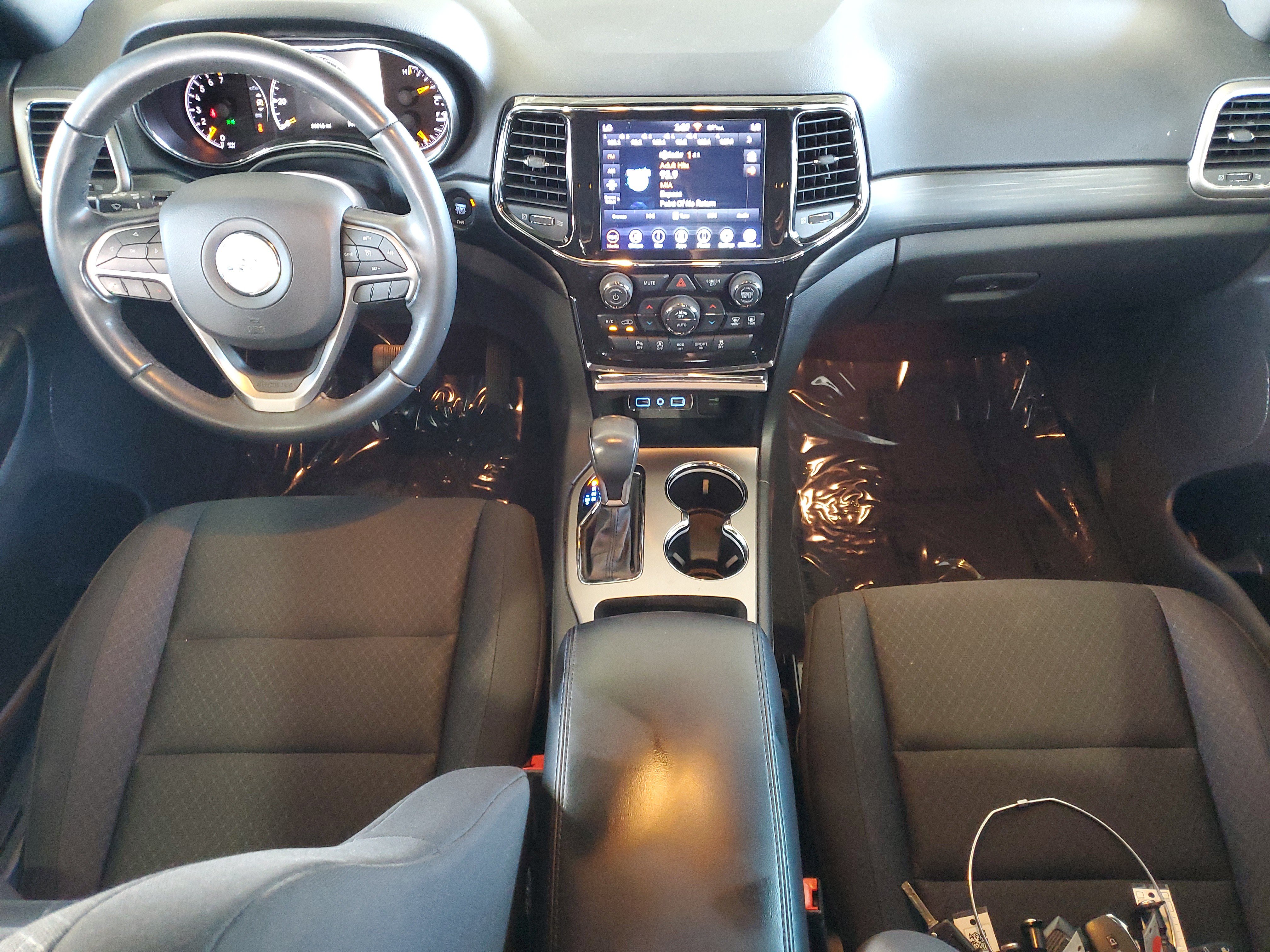 Certified 2022 Jeep Grand Cherokee Laredo E AWD/4WD image 11