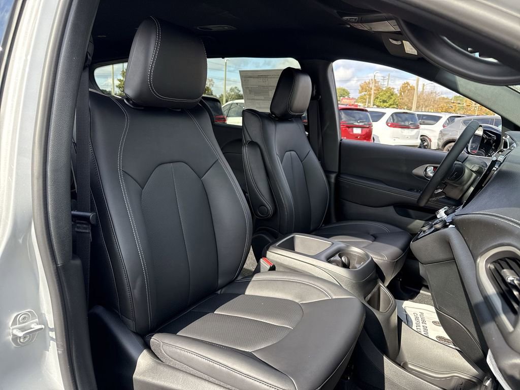 New 2026 Chrysler Pacifica Select image 28