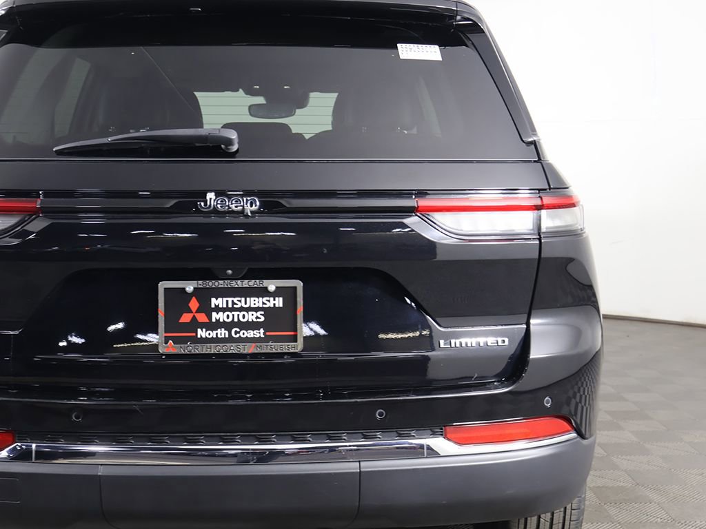 Used 2023 Jeep Grand Cherokee Limited AWD/4WD image 18