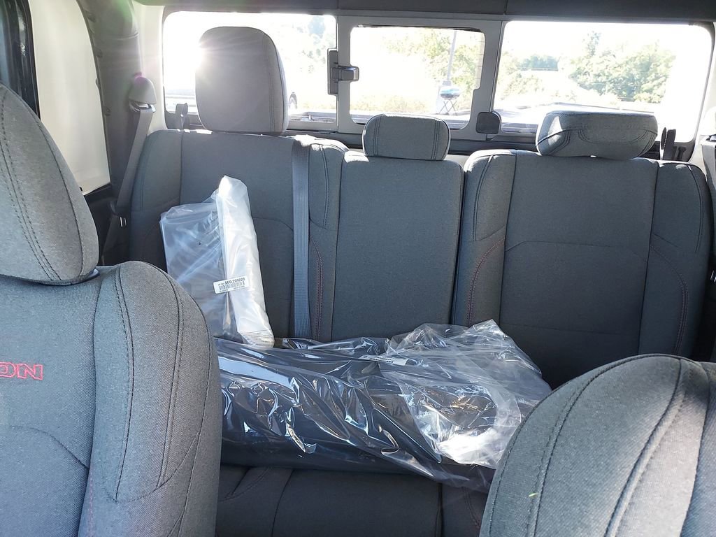 Used 2025 Jeep Gladiator Rubicon AWD/4WD image 13