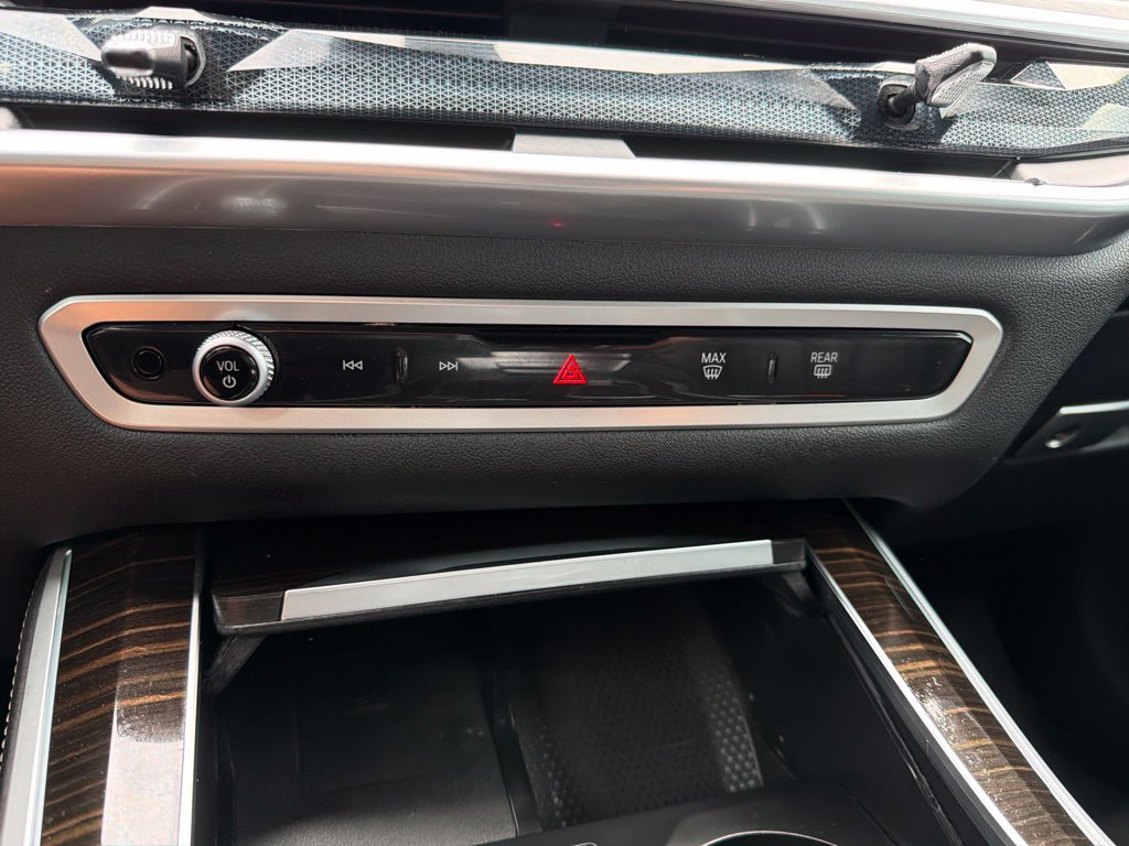 Used 2025 BMW X5 xDrive50e AWD/4WD image 12