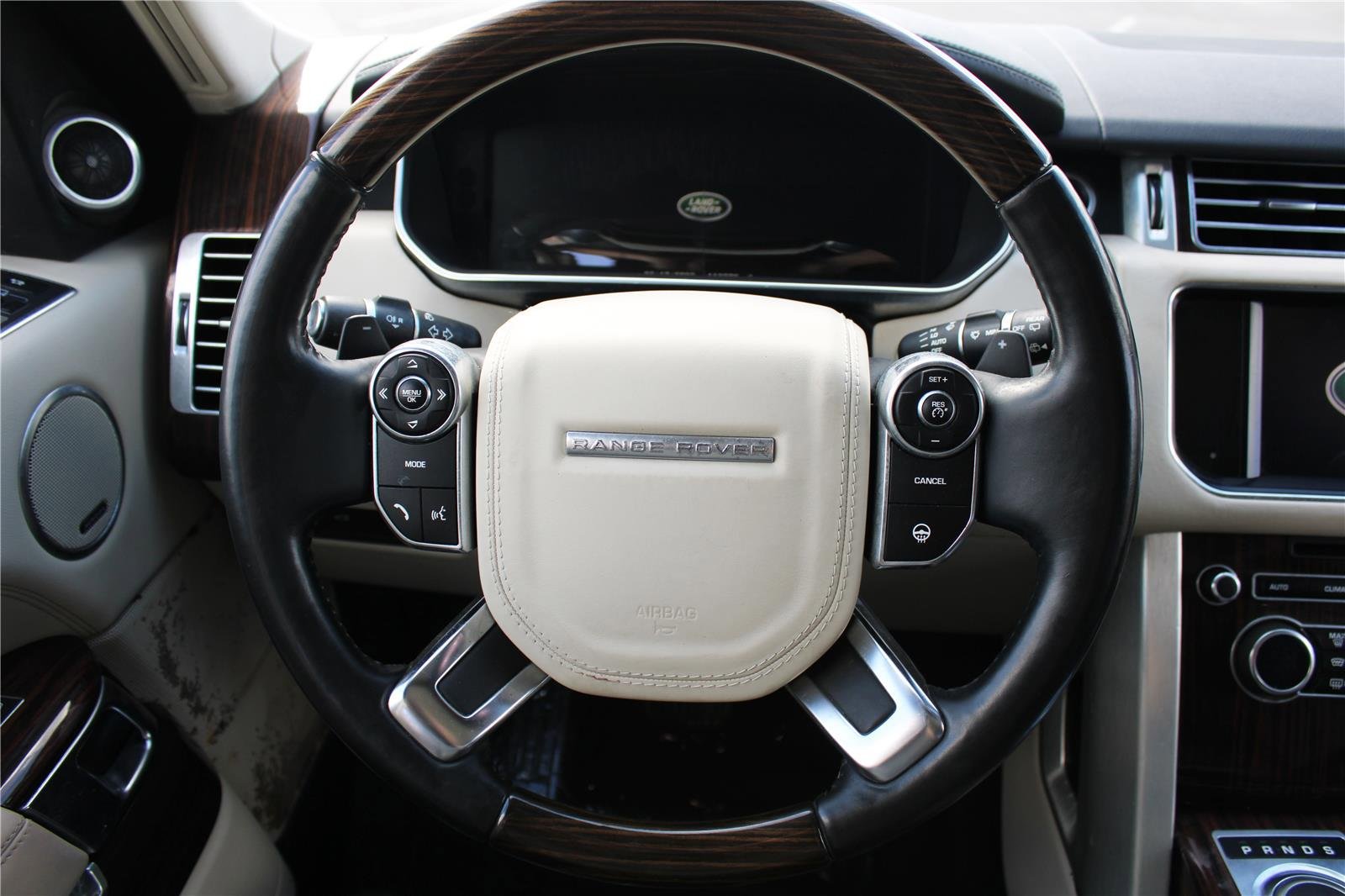 Used 2014 Land Rover Range Rover HSE AWD/4WD image 22