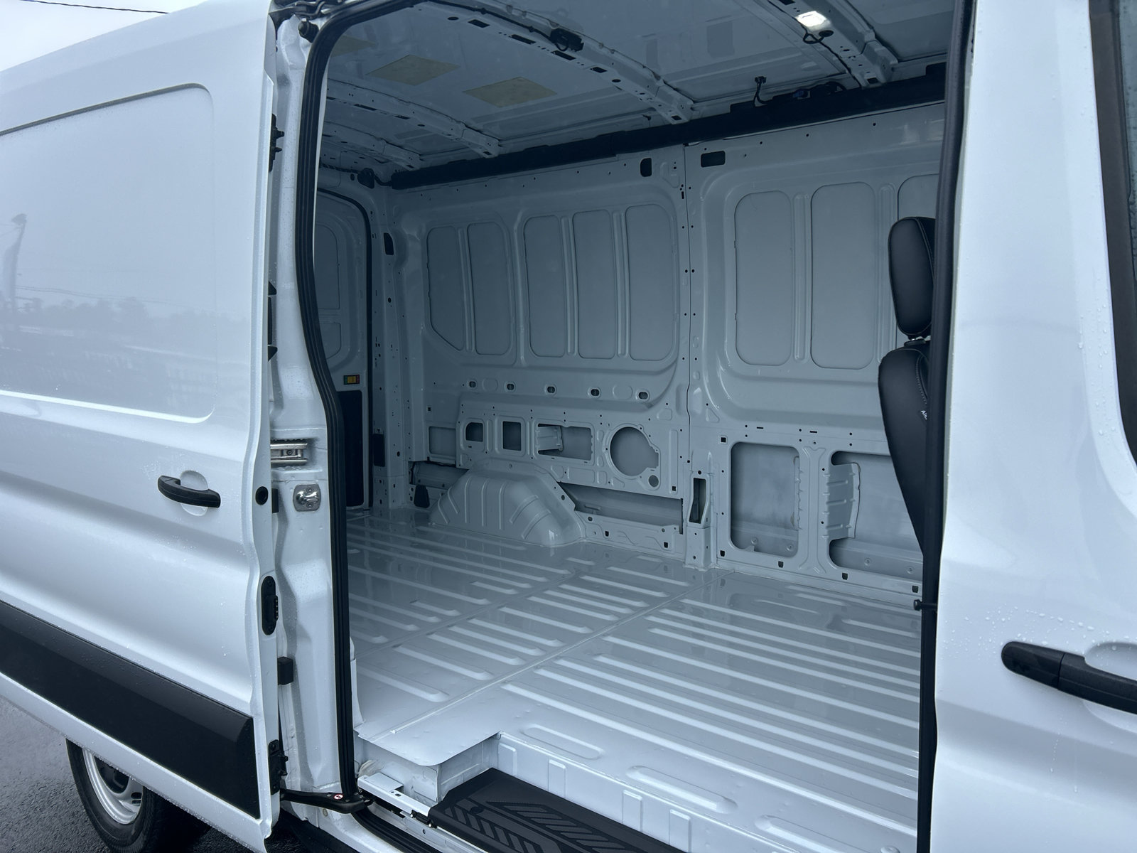 New 2026 Ford Transit 250 148 Medium Roof RWD image 31