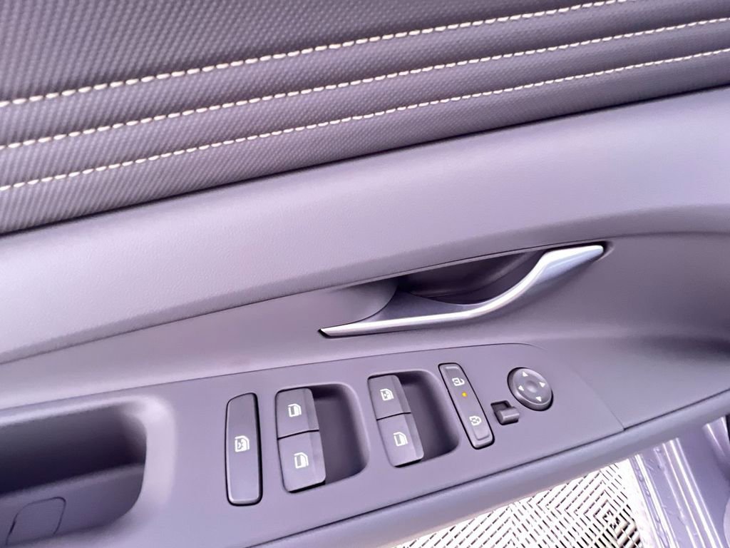 Used 2025 Hyundai Elantra Sport image 15