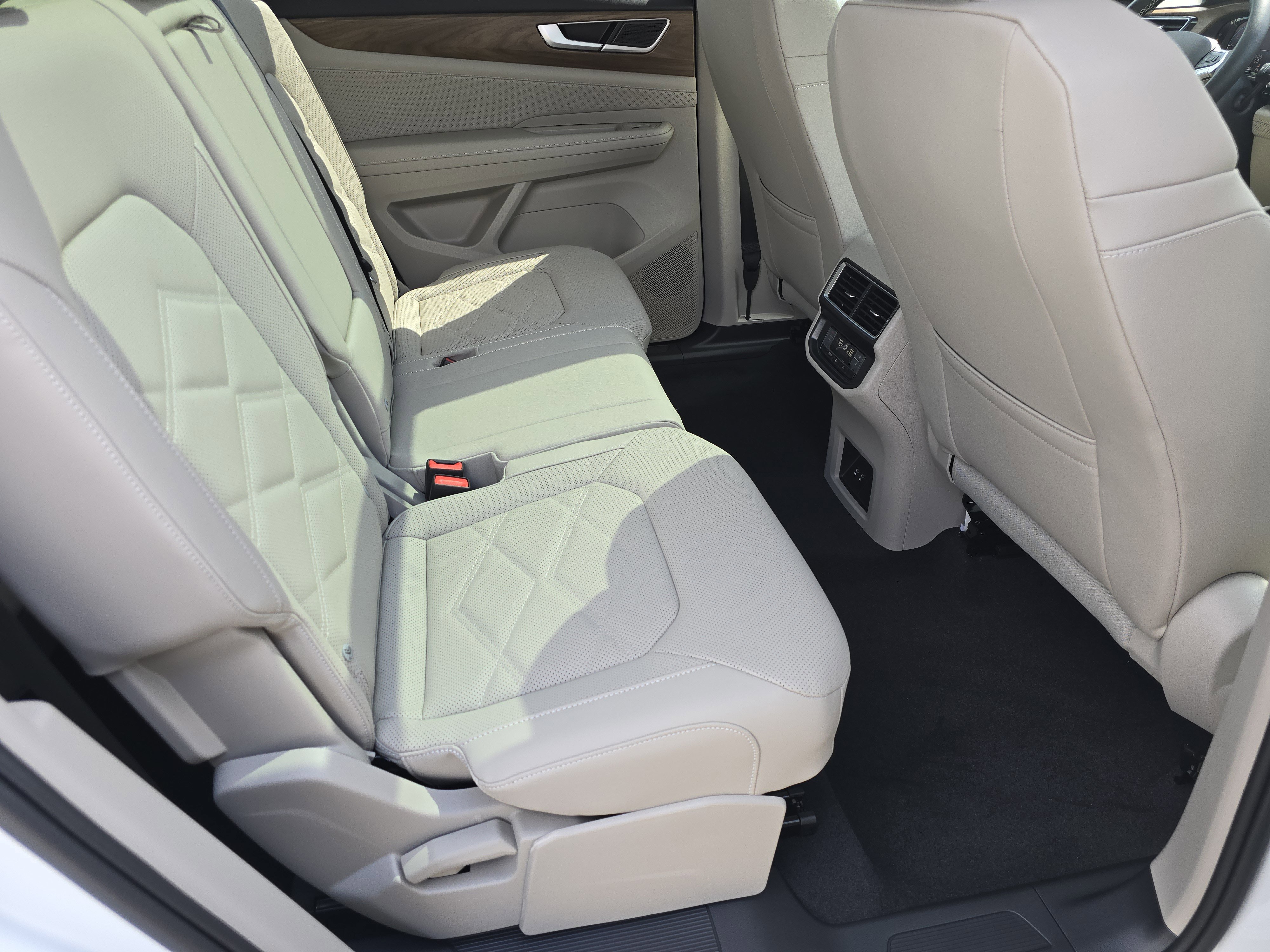 New 2026 Volkswagen Atlas SE image 14