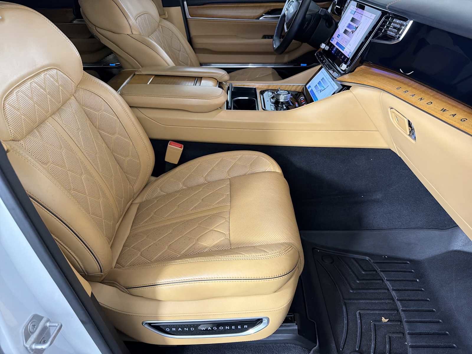 Used 2022 Jeep Grand Wagoneer Series III w/ Rear Seat Video Group 1 image 12
