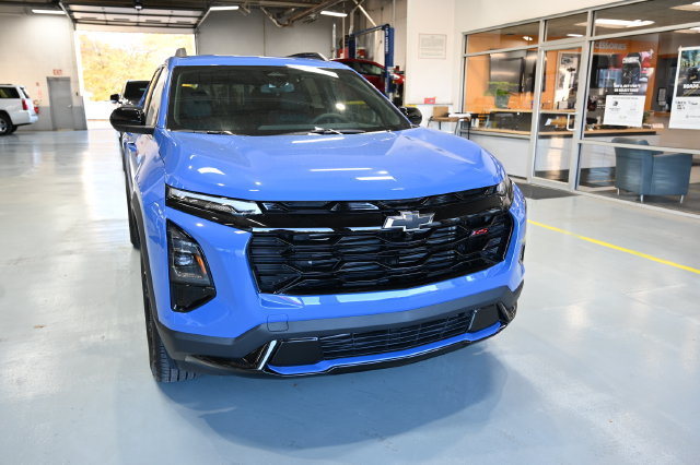 New 2027 Chevrolet Equinox RS w/ LPO, Floor Liner Package FWD image 3