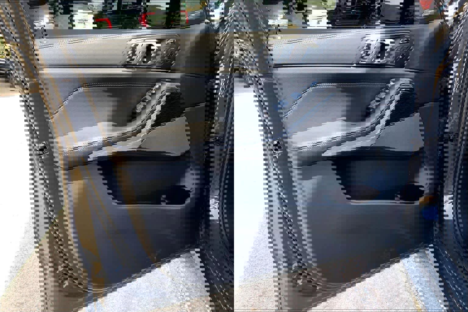 Used 2024 BMW X7 xDrive40i w/ M Sport Package image 21