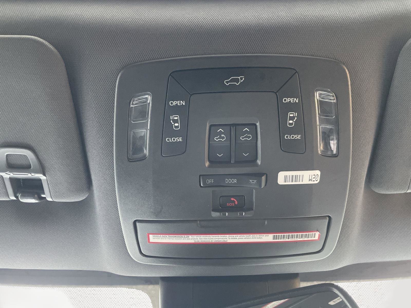 Used 2023 Toyota Sienna XSE AWD/4WD image 12