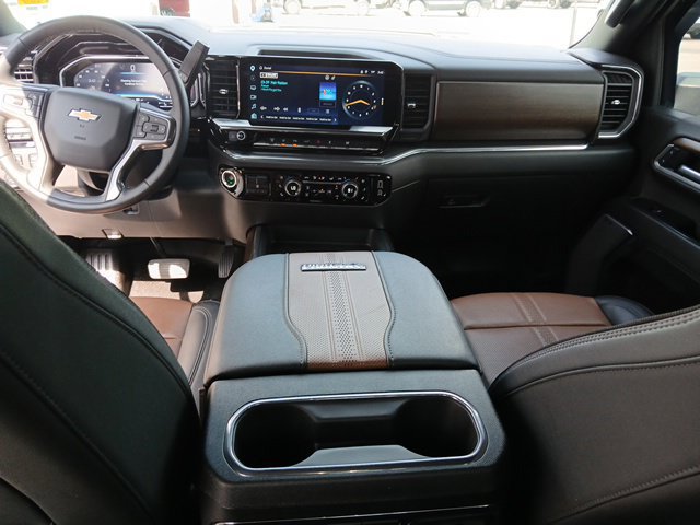 Used 2025 Chevrolet Silverado 3500 High Country w/ Technology Package AWD/4WD image 32