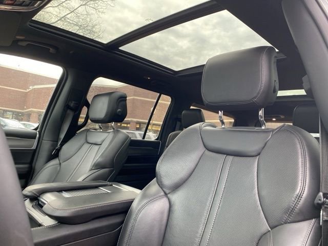 Used 2023 Jeep Wagoneer Series II image 2