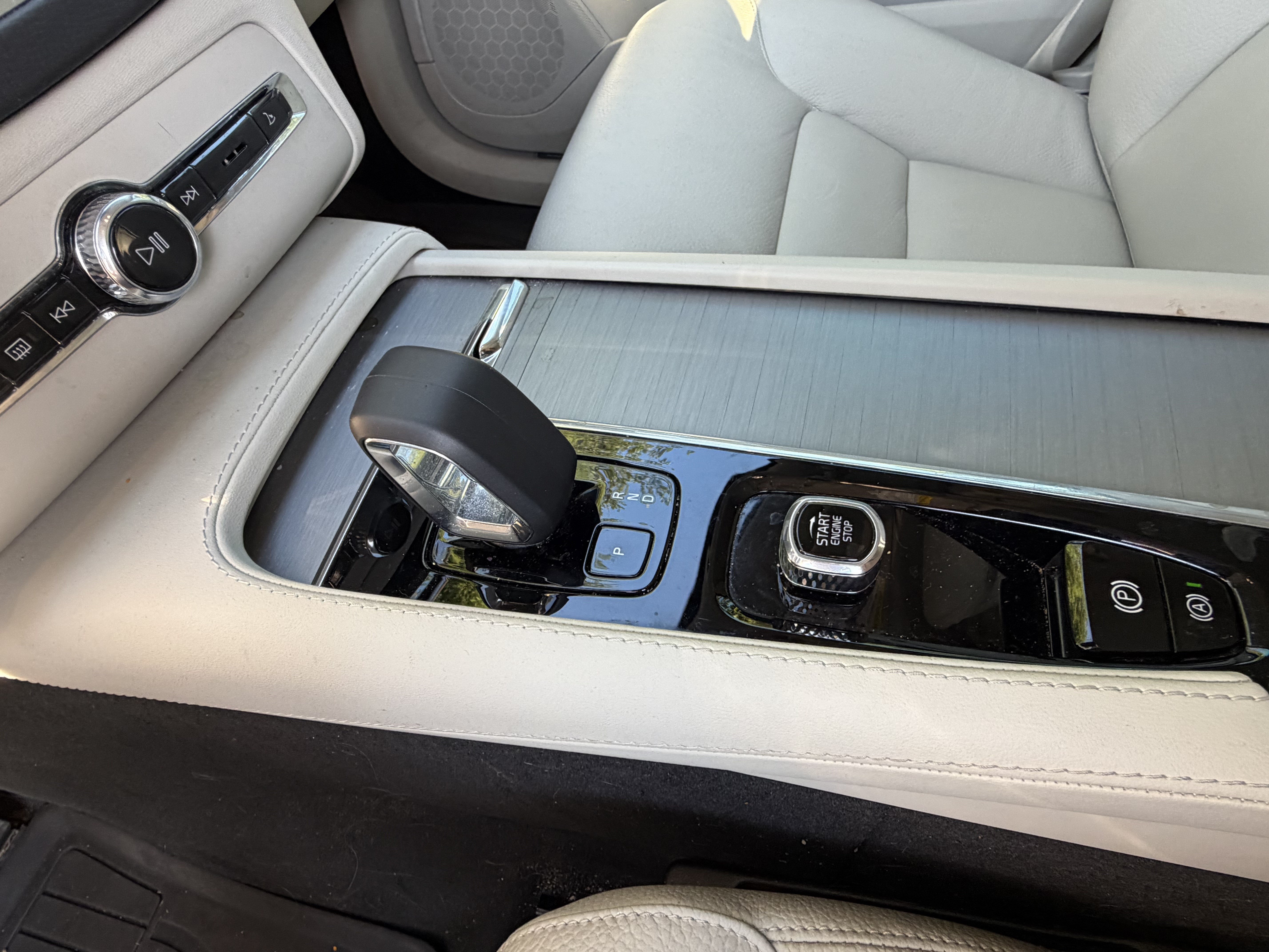 Used 2024 Volvo XC90 B5 Core w/ Climate Package AWD/4WD image 26