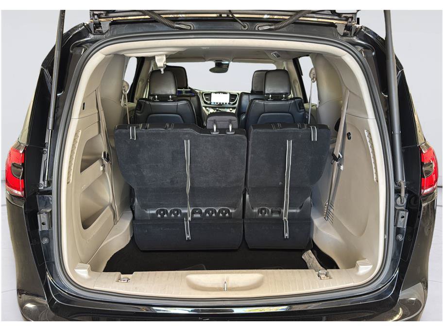 Used 2024 Chrysler Pacifica Touring-L FWD image 21