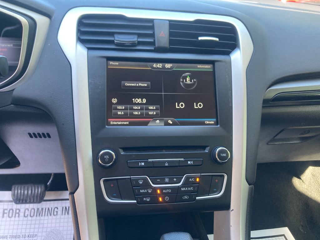 Used 2016 Ford Fusion SE image 22