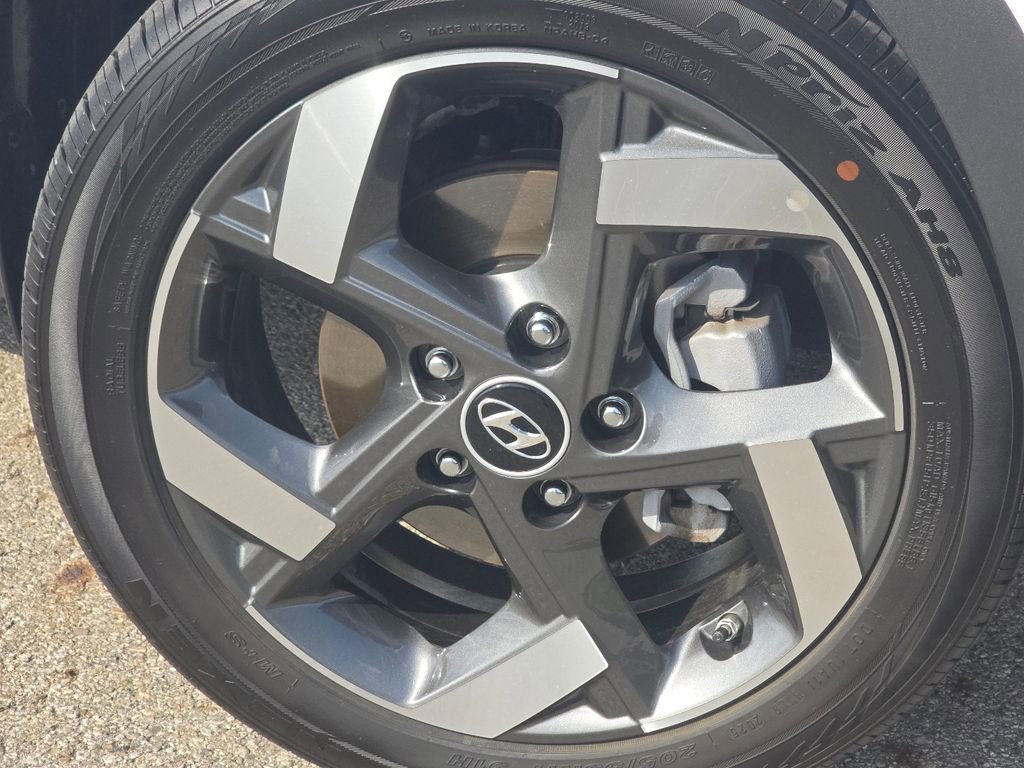Used 2025 Hyundai Venue SEL FWD image 8