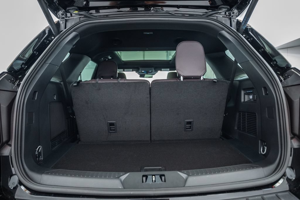 New 2026 Ford Explorer Platinum w/ LUX Leather Package AWD/4WD image 12