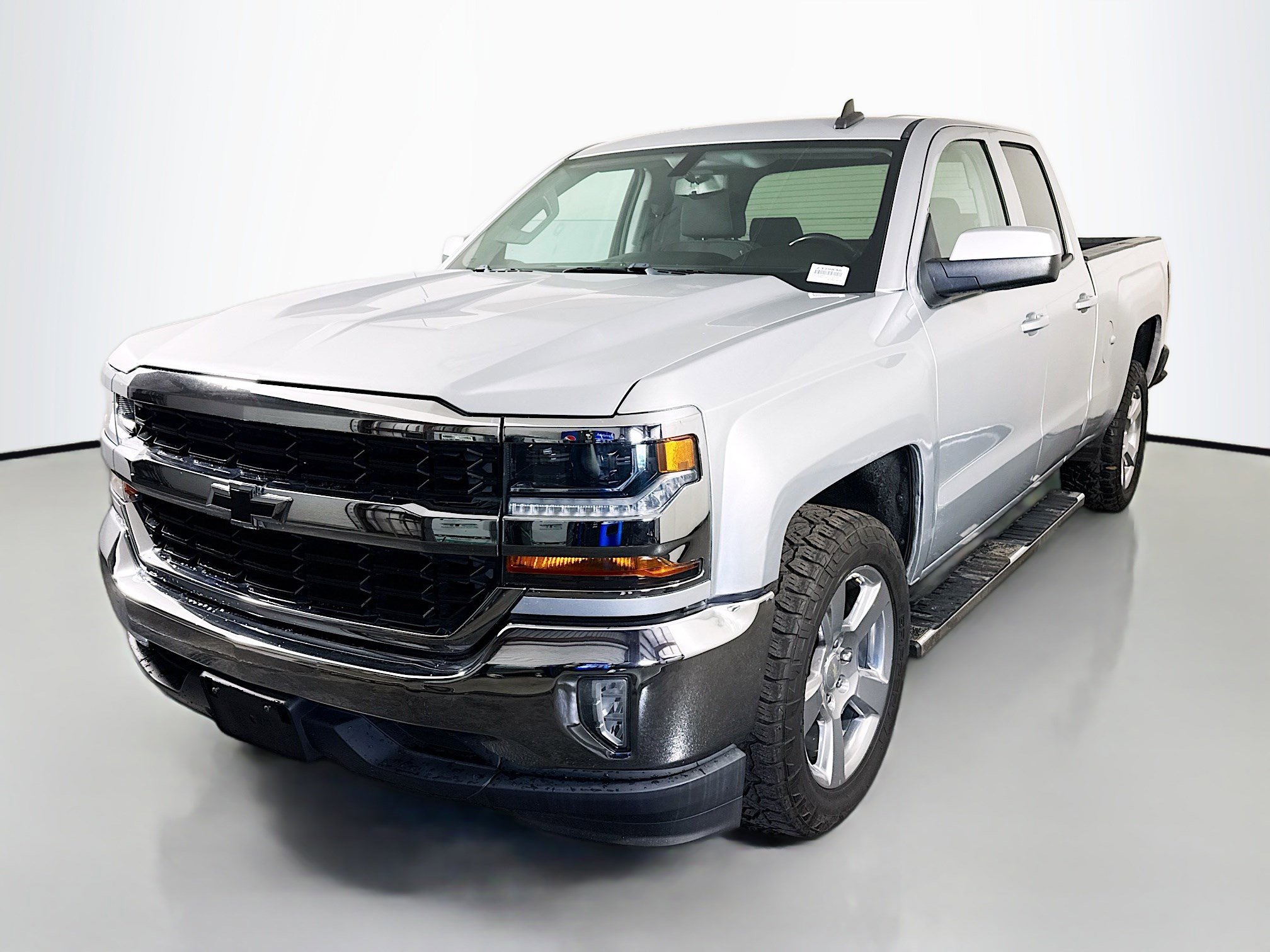 Used 2018 Chevrolet Silverado 1500 LT w/ All Star Edition image 4