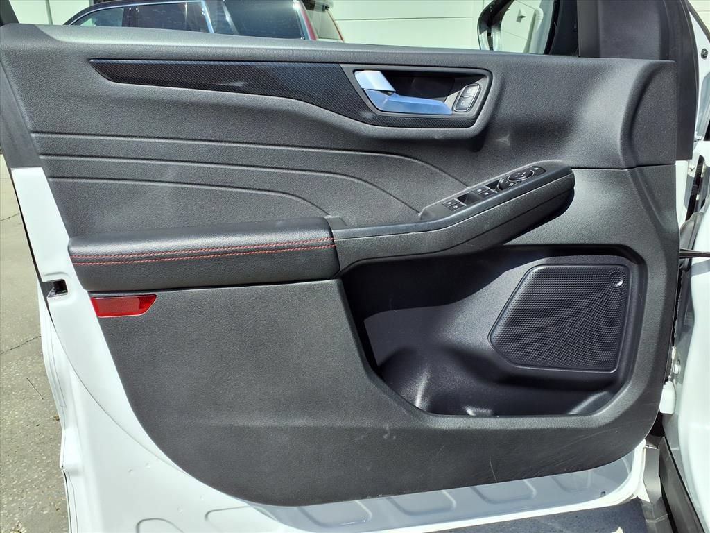 Used 2023 Ford Escape ST-Line FWD image 17