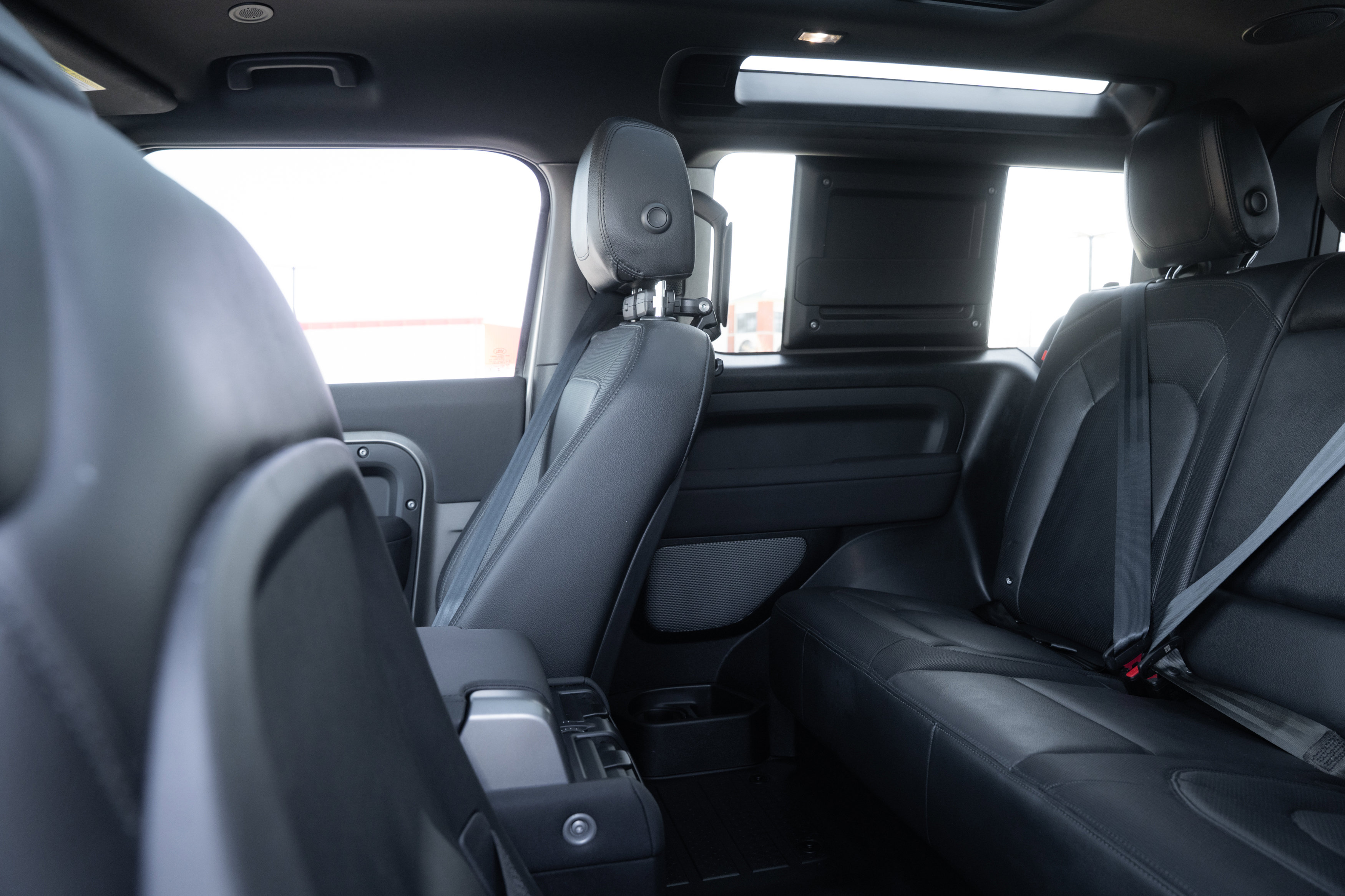 Used 2023 Land Rover Defender 90 X-Dynamic SE image 25